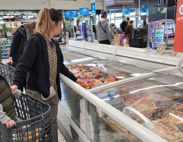 Les Français fréquentent en moyenne quatre enseignes alimentaires différentes pour leurs courses annuelles. Soit une de moins par rapport à l’année dernière.